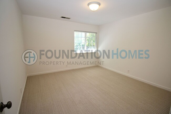 Building Photo - Charming 3BD/2BA Kentfield Retreat with Pool!  Bocce Court!  Private Yard!  FOUNDATION