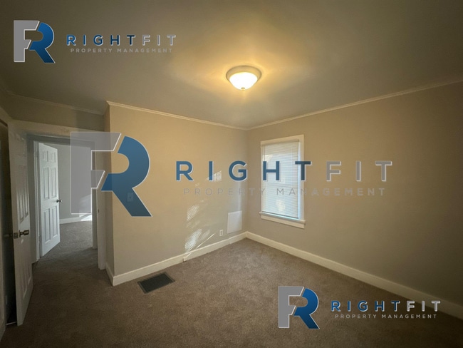 Building Photo - 3 bedroom 1 bathroom