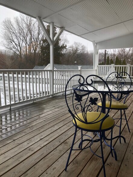 Building Photo - 545 Valley View Dr