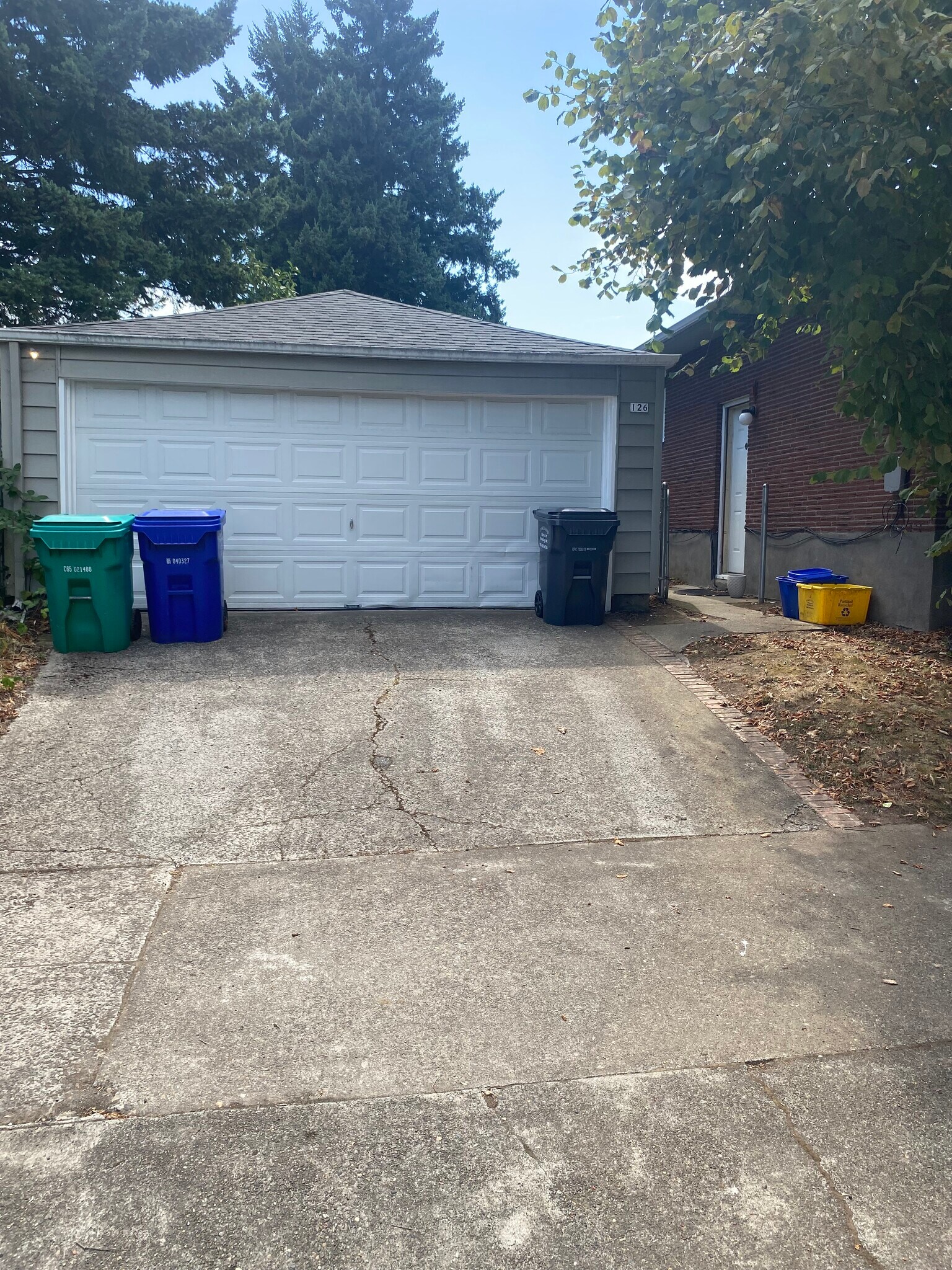 2 car garage - 126 N Morgan St
