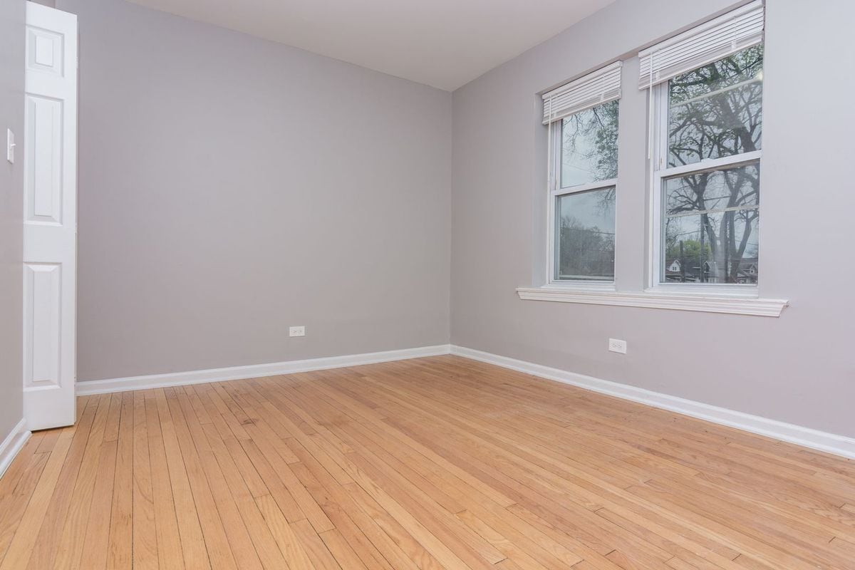 Building Photo - 1141 E 79th Pl