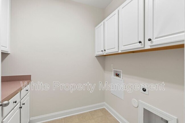 Building Photo - 10934 River Oaks Dr NW