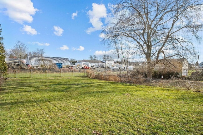 Building Photo - 22 Third School St