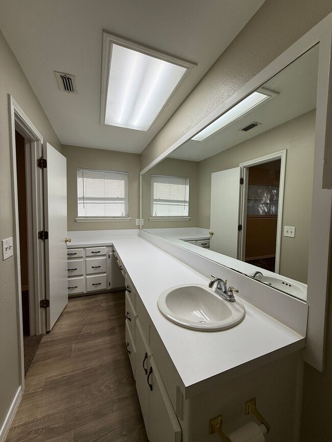 Building Photo - 3 Bedroom 2 bath in Faith Village