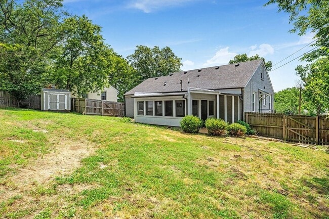 Building Photo - 5656 Kendall Dr