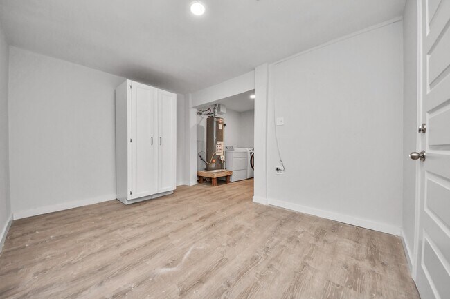 Building Photo - 302 County Park Dr