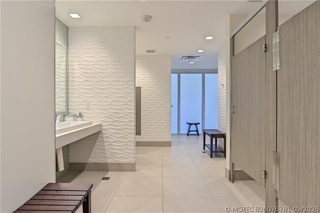 Building Photo - 2200 S Ocean Ln