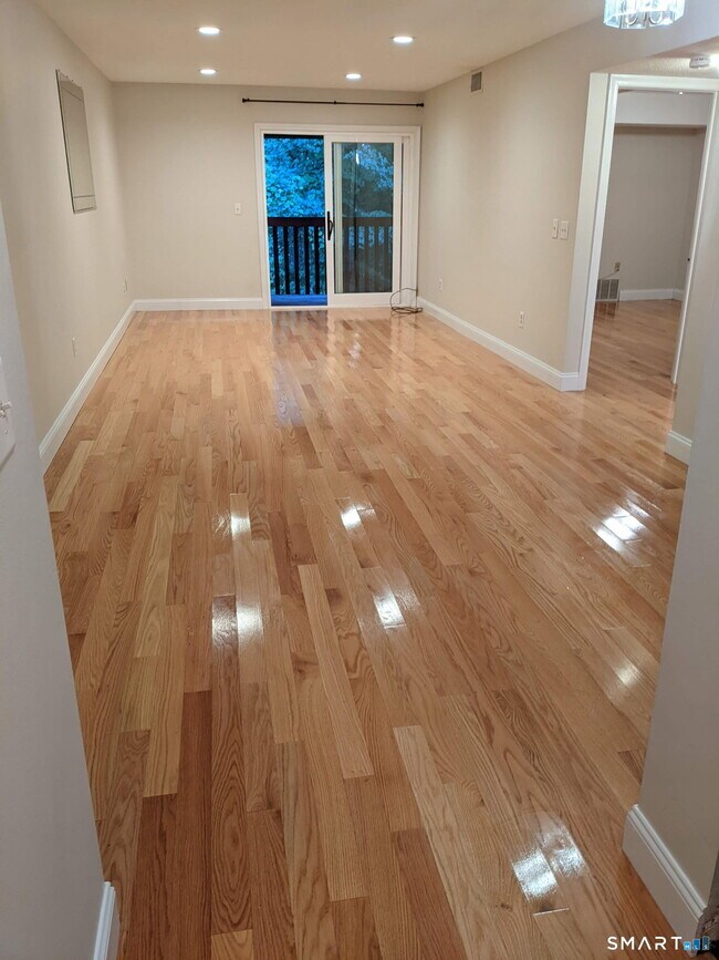 Building Photo - 95 -2B Woodsedge Dr