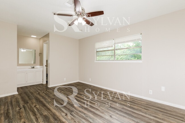 Building Photo - Discover Spacious Comfort & Fun