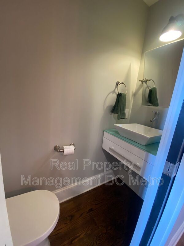 Building Photo - 715 Florida Ave NE