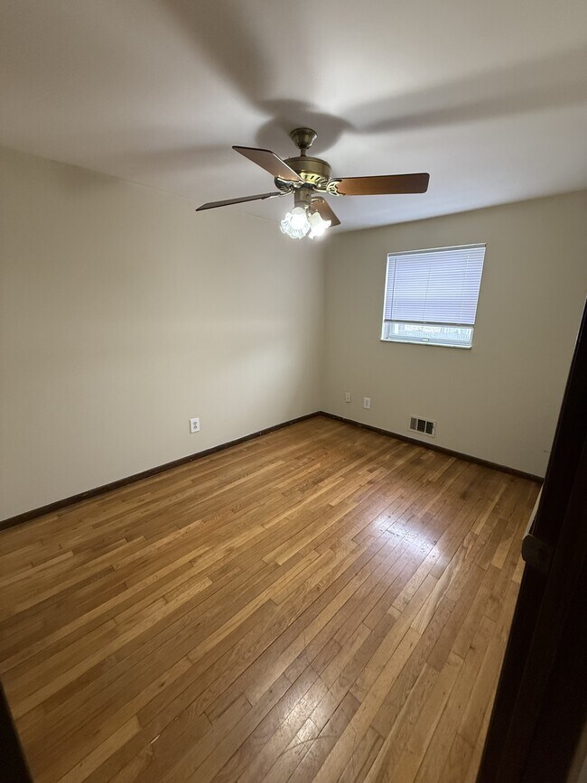 Building Photo - 5745 Pine Tree St S