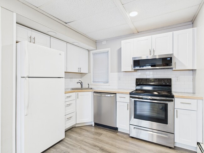 Building Photo - 246 E 7th Ave