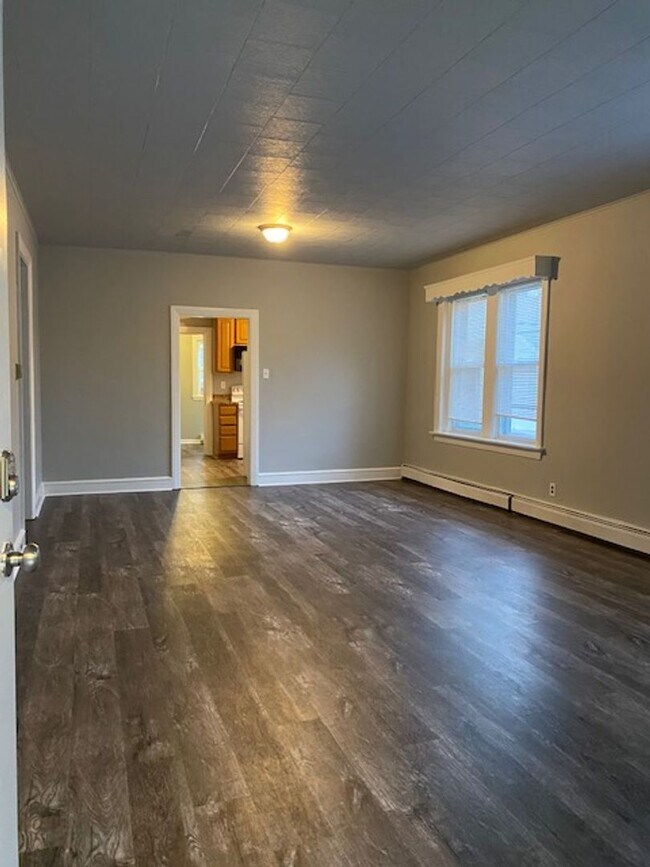 Building Photo - Student Rental next to WCU Campus | 3 Bed Single Family Home w/ Covered Front Porch, Yard & Basem...