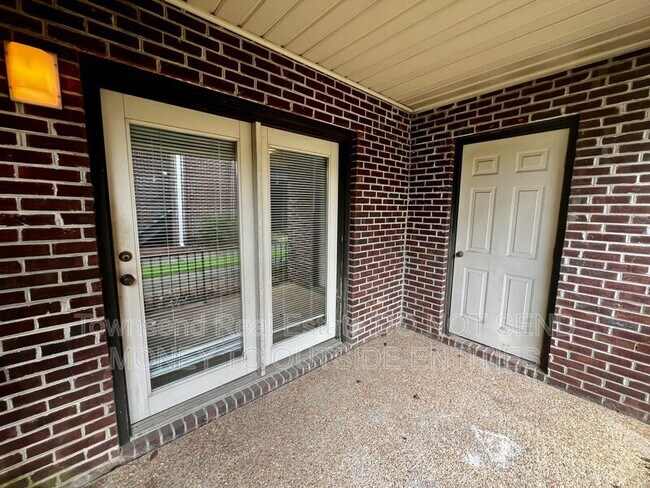 Building Photo - 1027 Ancestry Dr