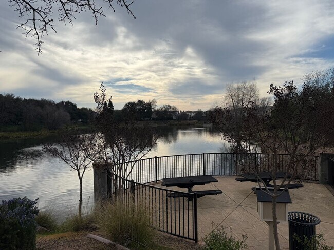 Building Photo - Private Cul-de-Sac Home in Gated Roseville Community with Views