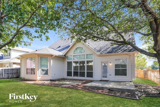 Building Photo - 6812 Briarwood Dr