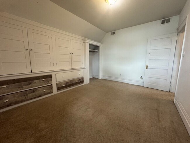 Building Photo - 4821 Centre Ave