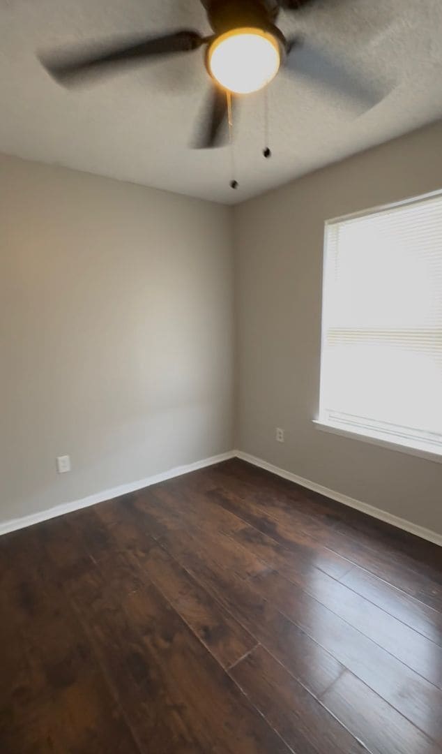 Building Photo - Gated & Affordable-Move in special!