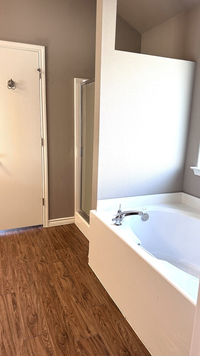 Building Photo - 3837 Las Bahias Dr