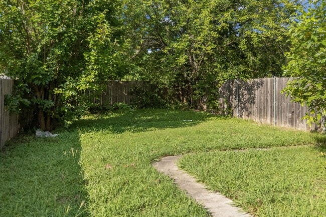 Building Photo - 1602 Develon Dr