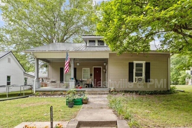 Primary Photo - 302 W Railroad St