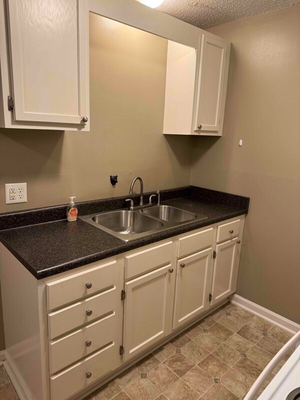 Building Photo - 261 White Bridge Pike