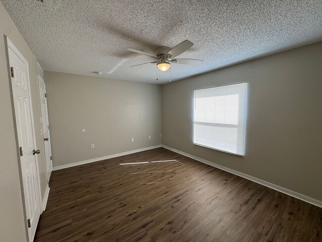 Building Photo - Spacious 4-Bedroom Home with 3 Full Baths in Whispering Trails – Pet Friendly!