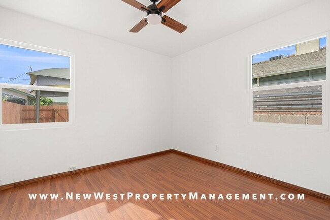 Building Photo - Recently Renovated University Heights 2 Bed 1 Bath with 2 off-street parking spaces! Pet OK!