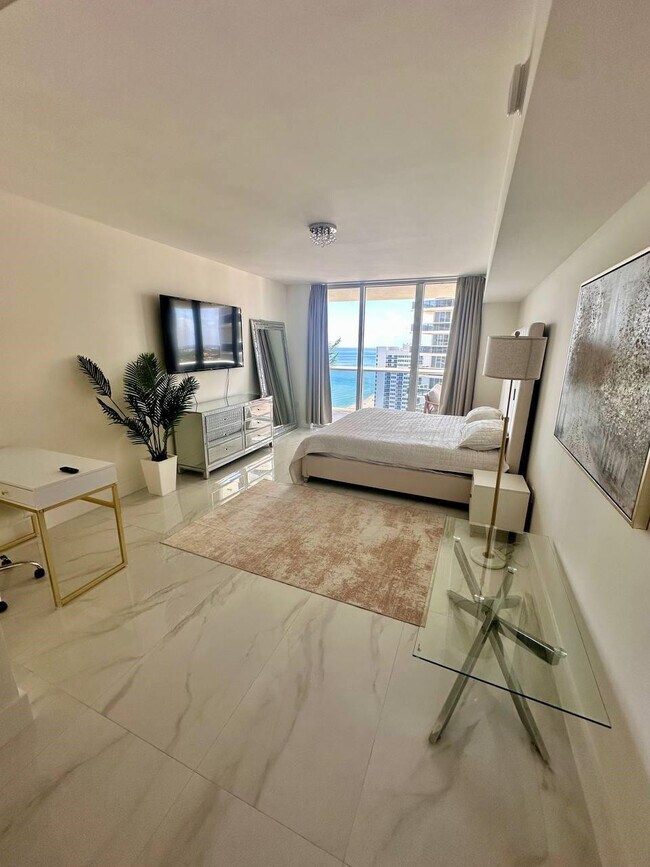 Building Photo - 1830 S Ocean Dr