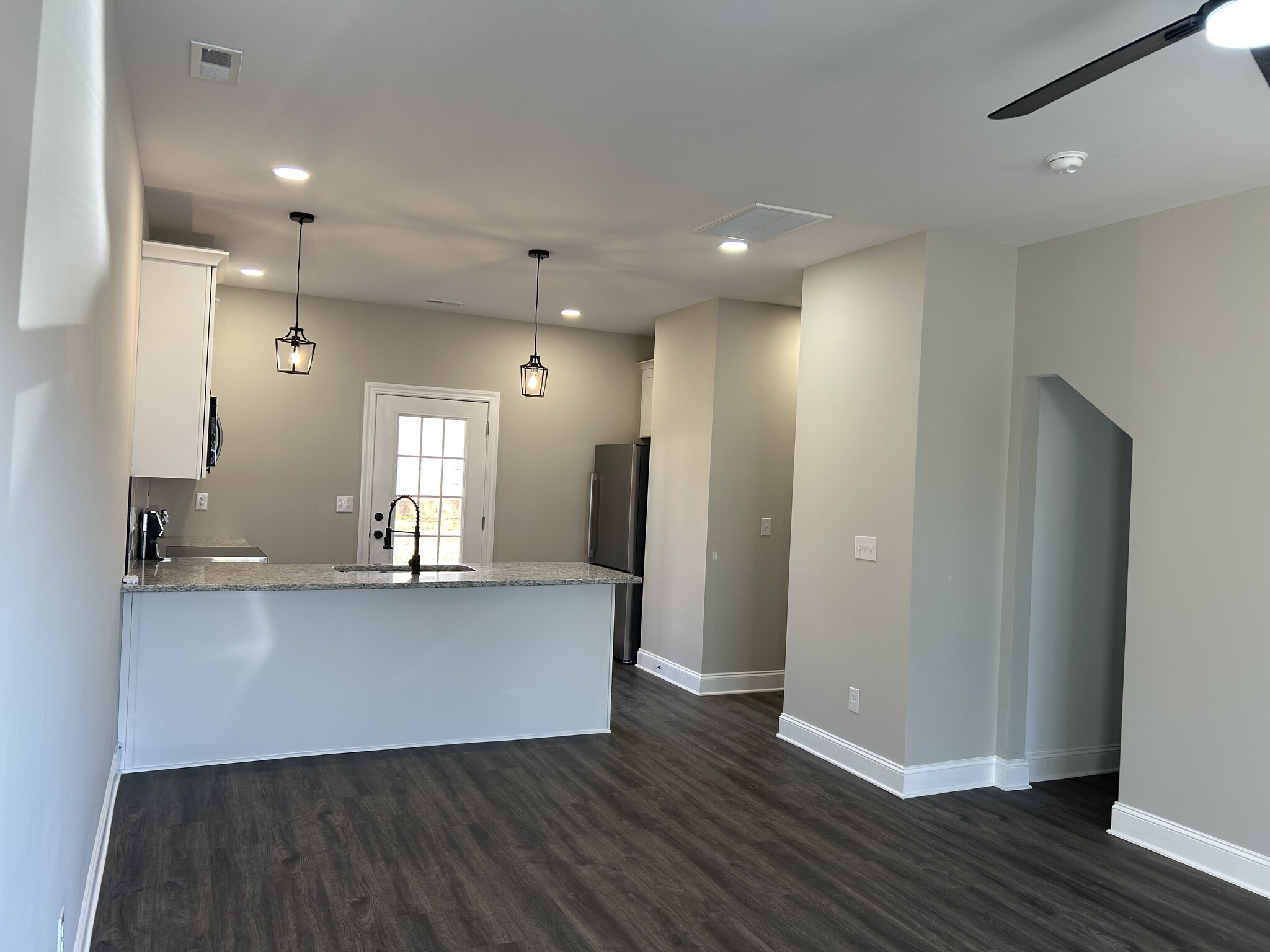 Open floor plan: dining and cook's kitchen - 334 Bailey St