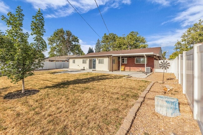 Building Photo - Beautiful 3 Bedroom Rambler Near Hill AFB with RV Parking
