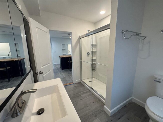 Building Photo - 591 Main St