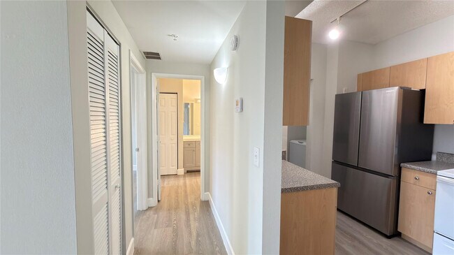 Building Photo - 8000 Nob Hl Rd