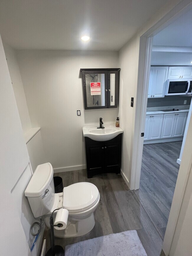 Building Photo - 619 N Harvard Ave