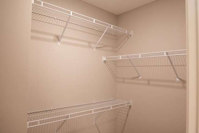 Building Photo - Fantastic, end-unit townhome in desirable Shelton Crossing!