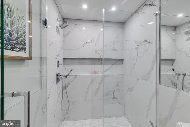 Building Photo - 752 S 16th St