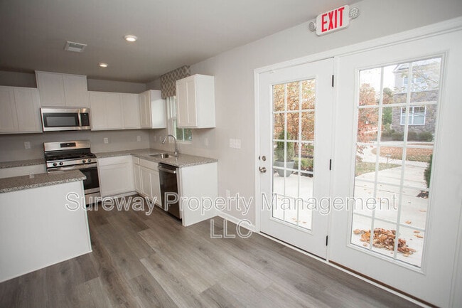 Building Photo - 2 Mulberry ln