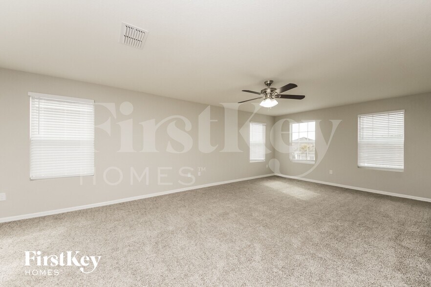 Building Photo - 10780 Cabbage Tree Loop