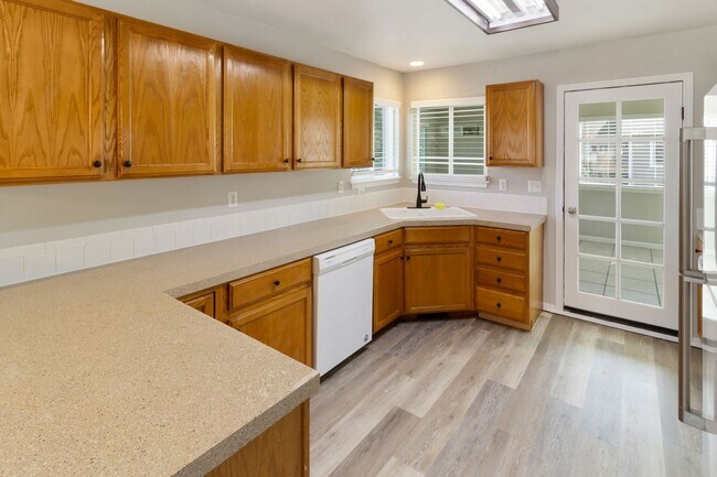 Building Photo - 2488 Sapphire St