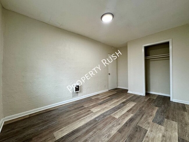 Building Photo - 3605 Dorris St