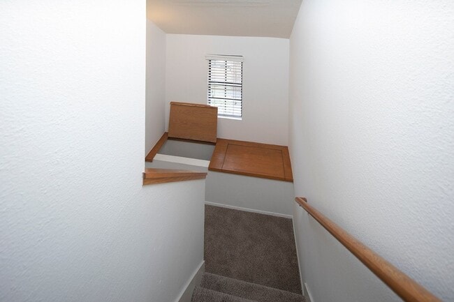 Building Photo - 3 Bed/2.5 Bath PB Townhouse - Garage, W/D,...