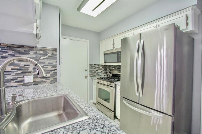 Building Photo - 32 E Bigelow Oak Ct