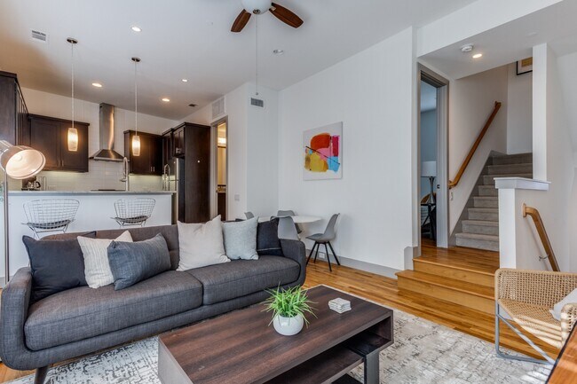 Building Photo - Henderson Ave Townhome with Rooftop Skyline Views