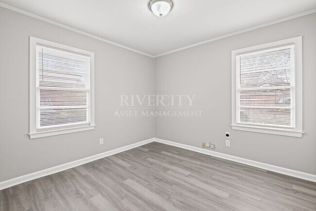 Building Photo - DON'T MISS OUT ON THIS BERCLAIR BEAUTY!!!!!!! Section 8 Welcomed !!!!