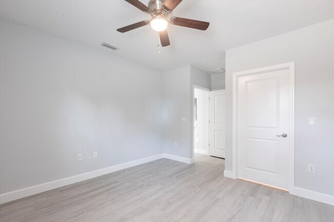 Building Photo - BRAND NEW Construction, 3 bed / 2 bath Ren...
