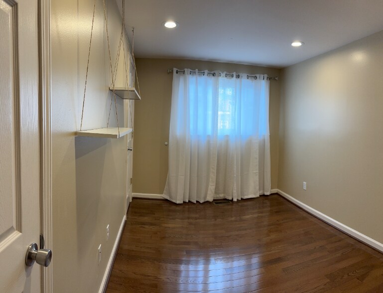 Building Photo - 158 Dryden Way