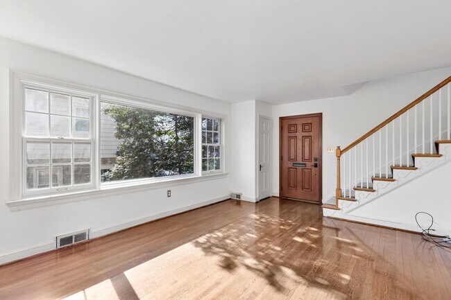 Building Photo - 1529 N Kenilworth St