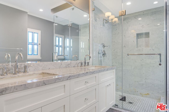 Building Photo - 234 S Spalding Dr