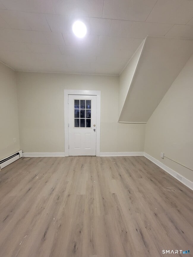 Building Photo - 260 Summit St