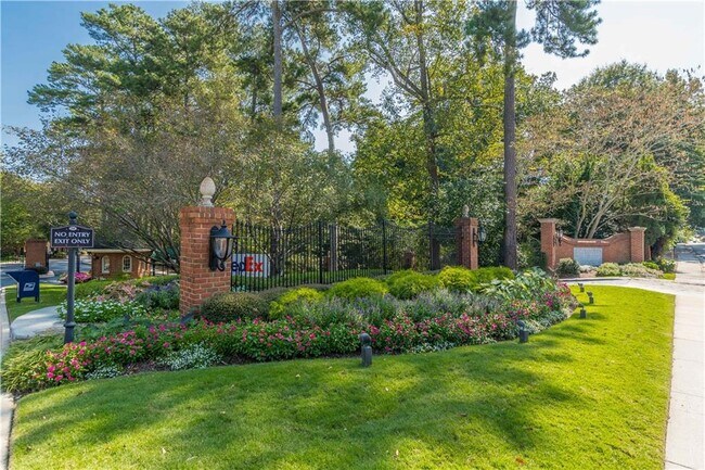Building Photo - 28106 Plantation Dr NE
